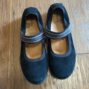 Women’s Taos size 9